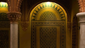 Boblebad, kroppsbehandlinger, aromaterapi og massasje på stranden