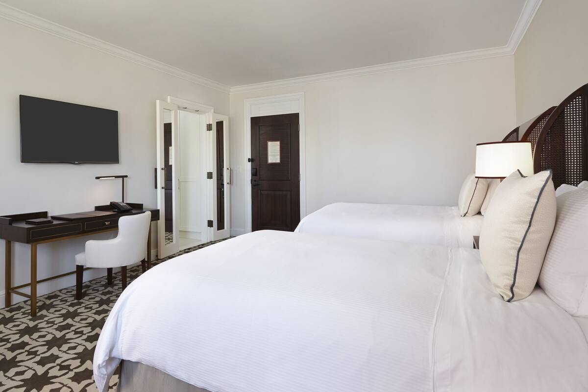 Premium bedding, free minibar, in-room safe, laptop workspace