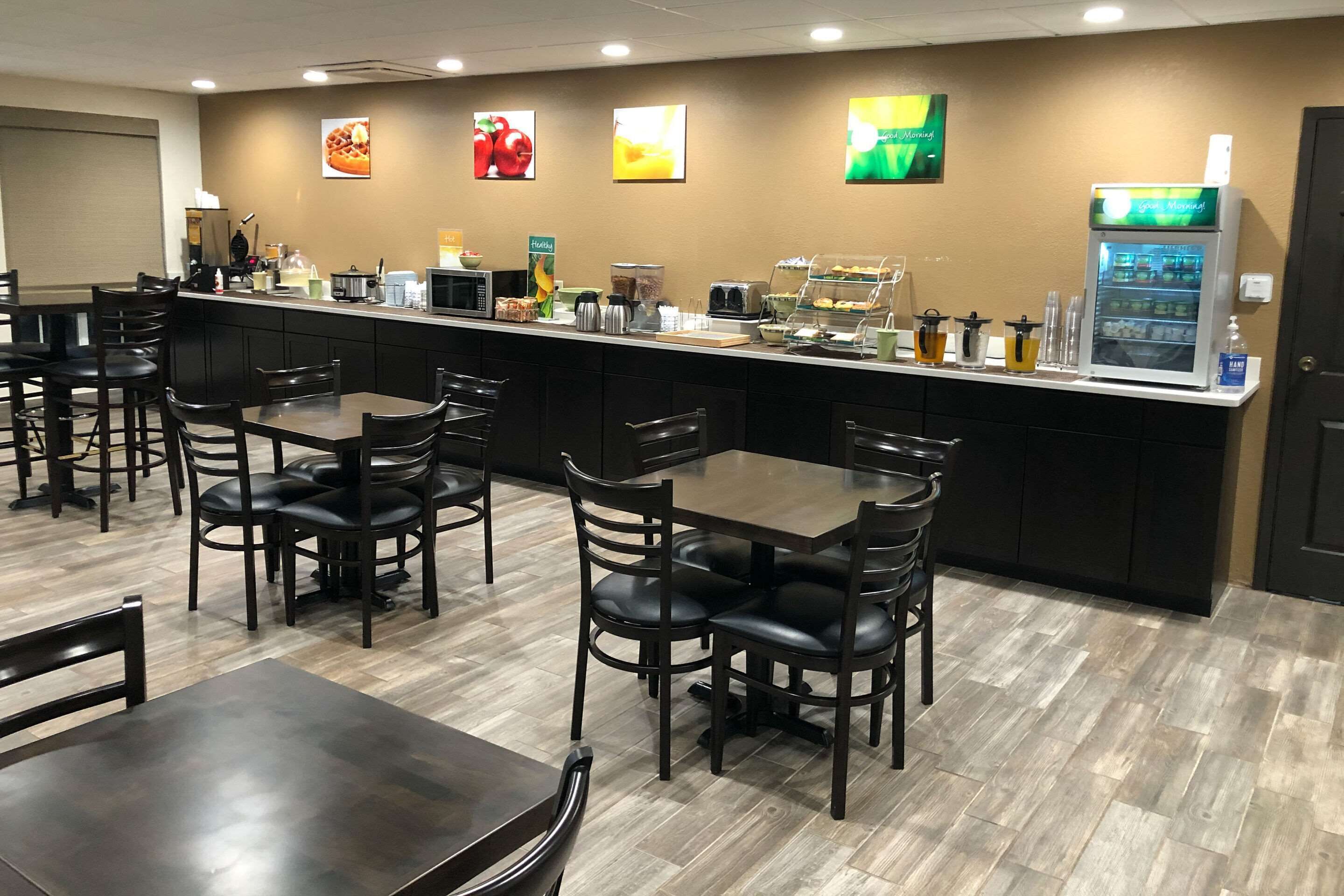 Déjeuner complet gratuit tous les jours