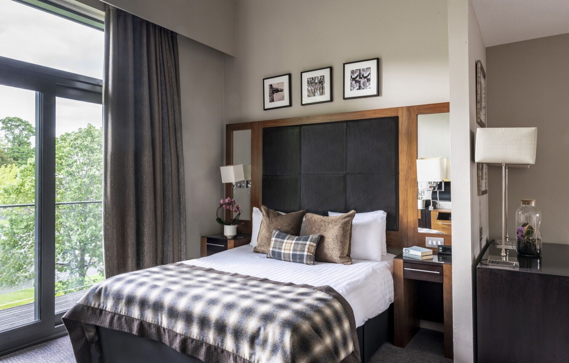 Premium bedding, in-room safe, individually decorated