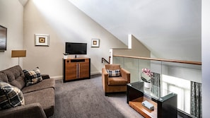 Junior Suite | Premium bedding, in-room safe, individually decorated