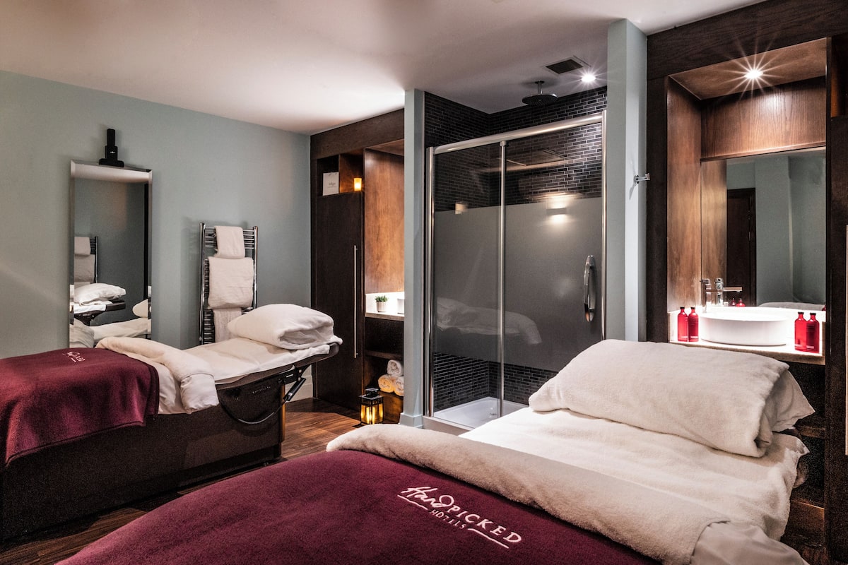 sauna, hot tub, turkish bath/hammam, body treatments, hydrotherapy