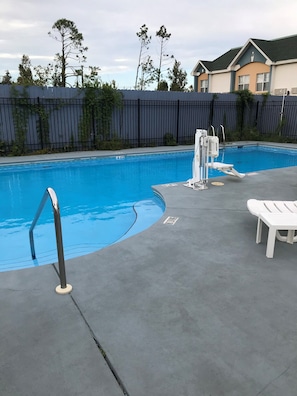 Outdoor pool - Days Inn by Wyndham Panama City (Panama City)