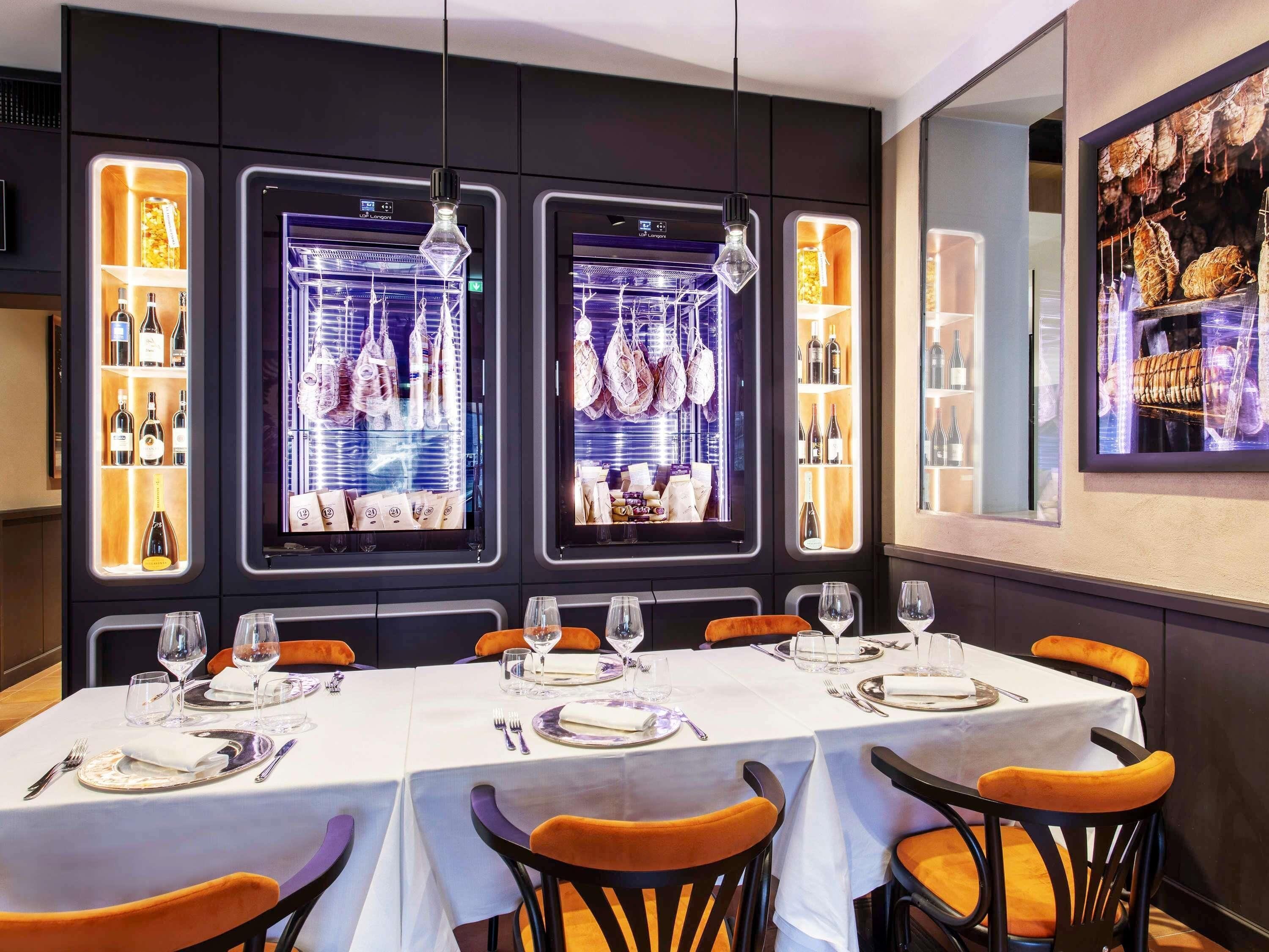 Déjeuner et dîner servis sur place, spécialités Cuisine italienne