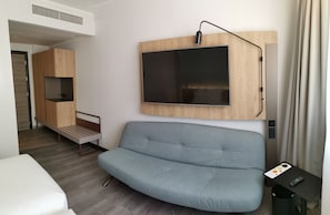 Executive Room, 1 Double Bed | Premium bedding, down duvets, minibar, in-room safe