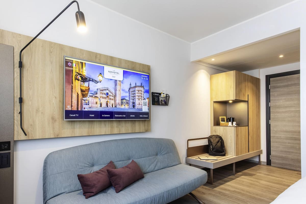 Premium bedding, down duvets, minibar, in-room safe