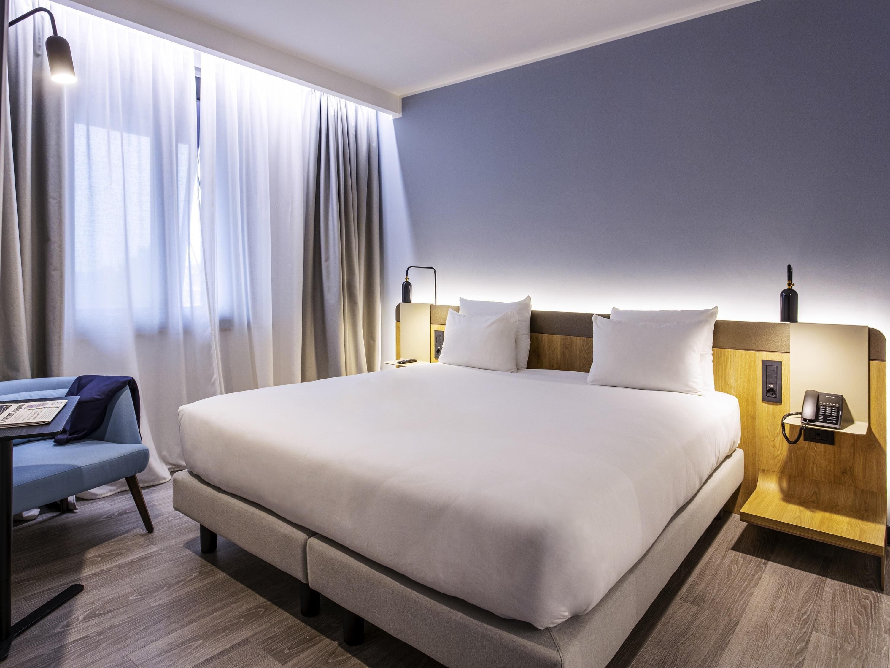 Camera Standard, 1 letto matrimoniale | Biancheria da letto di alta qualità, copriletto in piuma, minibar