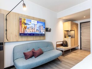 Superior Room | 1 bedroom, premium bedding, minibar, in-room safe