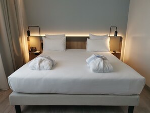 Executive Room, 1 Double Bed | 1 bedroom, premium bedding, minibar, in-room safe