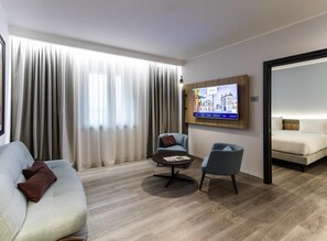 Suite Junior, 1 très grand lit et 1 canapé-lit | Literie de qualité, couette en duvet, minibar, coffre-fort