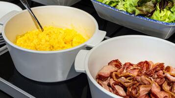 Desayuno para llevar diario (EUR 18.00 por persona)