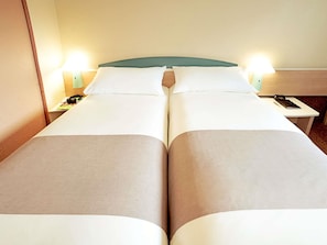 客房, 2 張單人床 | 高級寢具、客房內保險箱、書桌、筆電工作空間