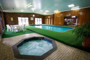 Indoor spa tub