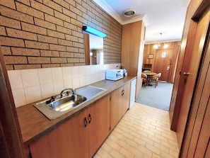Quarto família, 2 quartos | Cozinha americana privada | Cafeteira/chaleira, chaleira elétrica