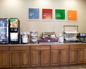 Café da manhã completo grátis todos os dias