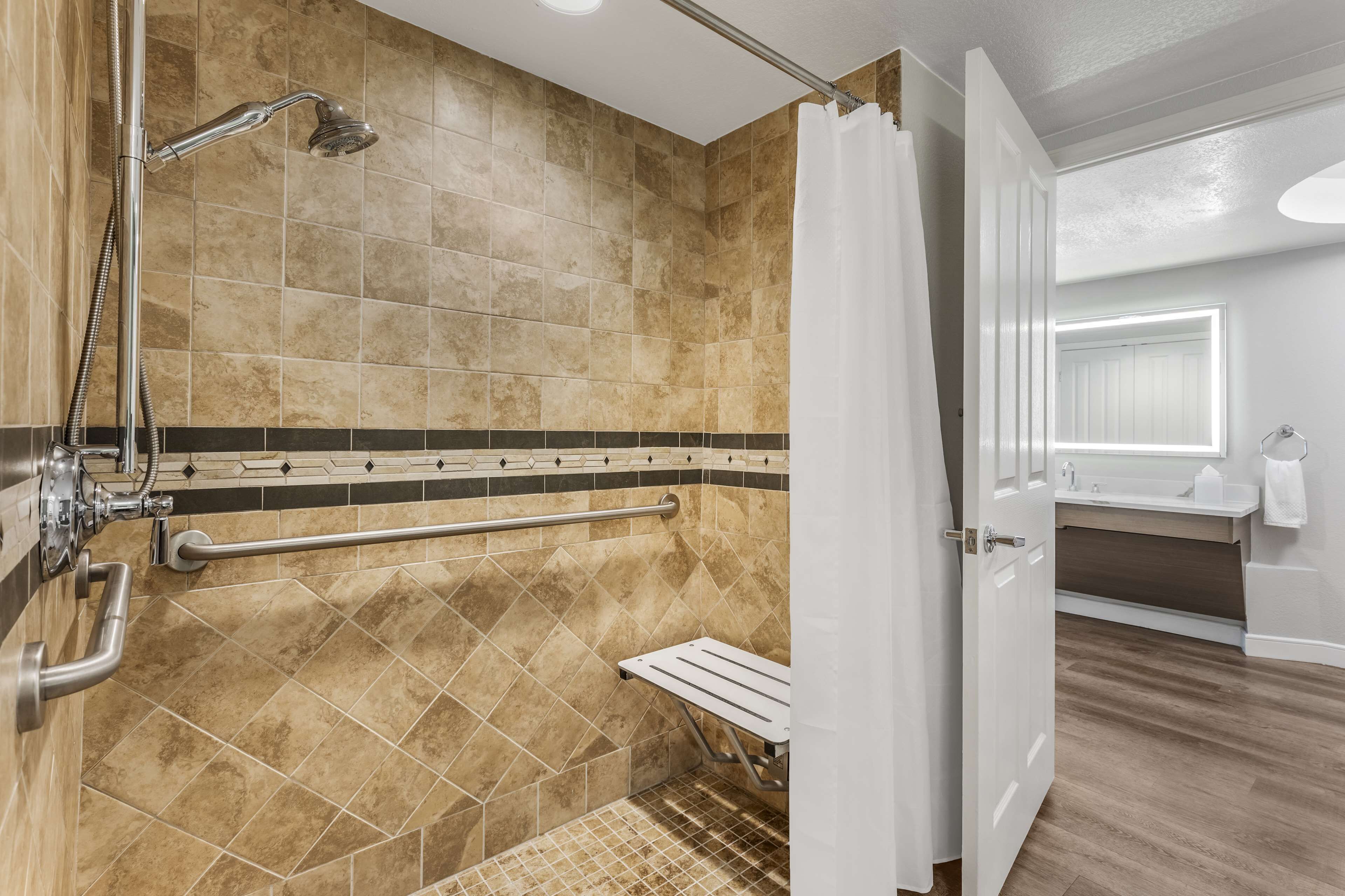 suite, 1 bedroom, roll-in shower, kitchen (mobility & hearing, roll-in shower) | bathroom shower