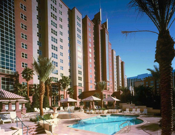 Seasonal outdoor pool, open 8:00 AM to 10:00 PM, sun loungers