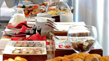 Desayuno buffet diario (CHF 10 por persona)