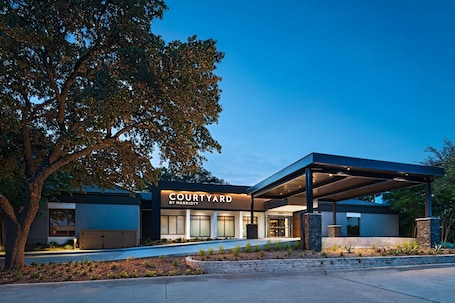 Exterior. Courtyard by Marriott Dallas Richardson at Spring Valley