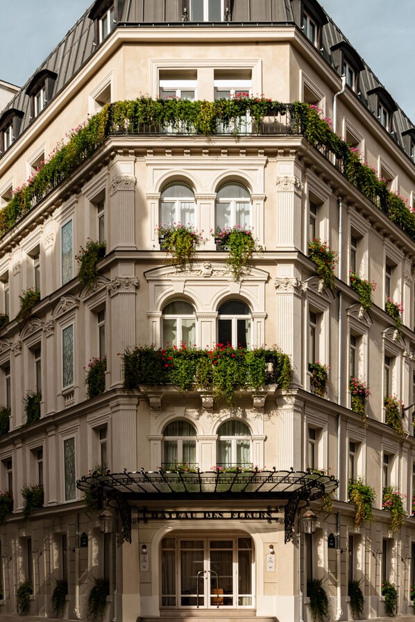 Front of property - Chateau des Fleurs Hotel & Spa Paris (Paris)