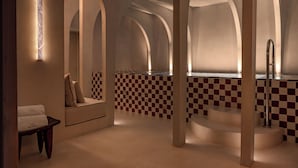 A modern bathroom with arched ceilings, a checkered wall, and a freestanding bathtub. - Chateau des Fleurs Hotel & Spa Paris (Paris)