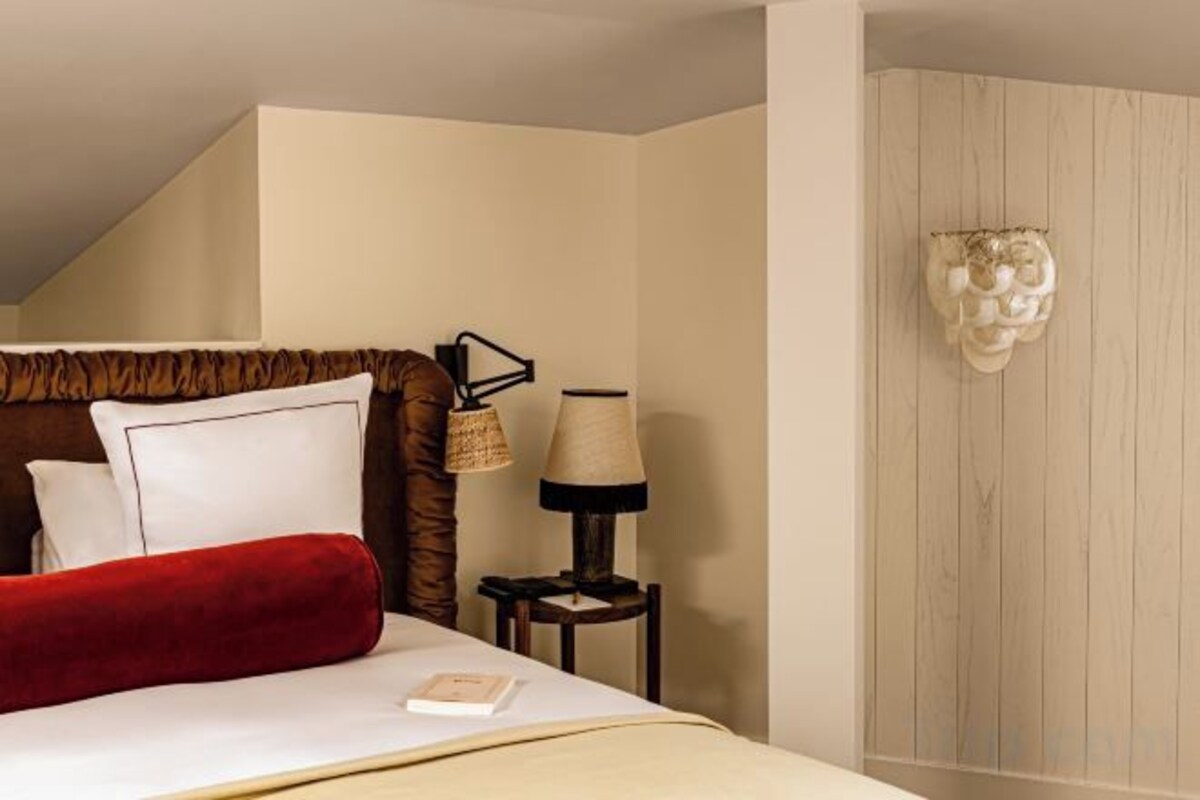 Luxe beddengoed, een minibar, een kluis op de kamer