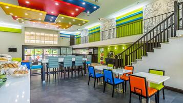 Sudah termasuk sarapan ala kontinental setiap hari