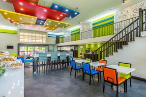 รวมอาหารเช้าแบบคอนติเนนทัล ทุกวัน