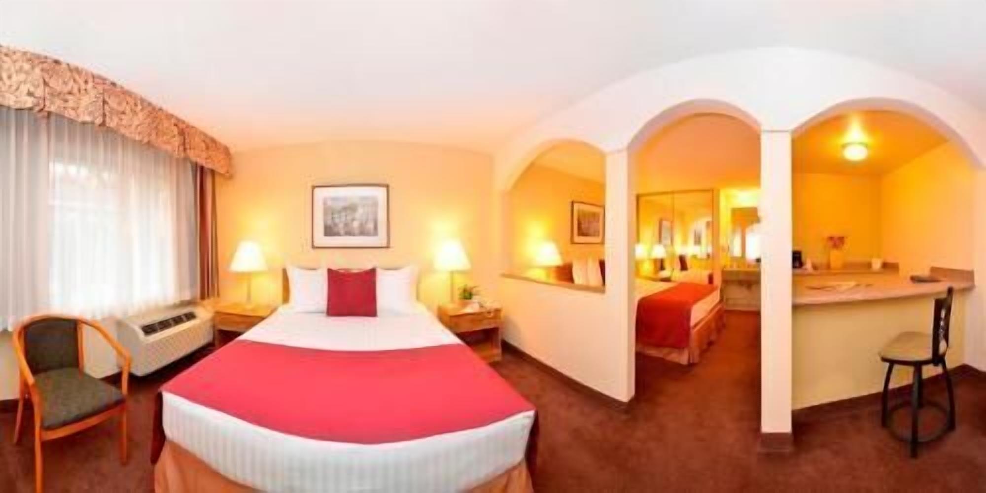 Mörkläggningsgardiner, strykjärn/strykbräda, gratis wi-fi och sängkläder