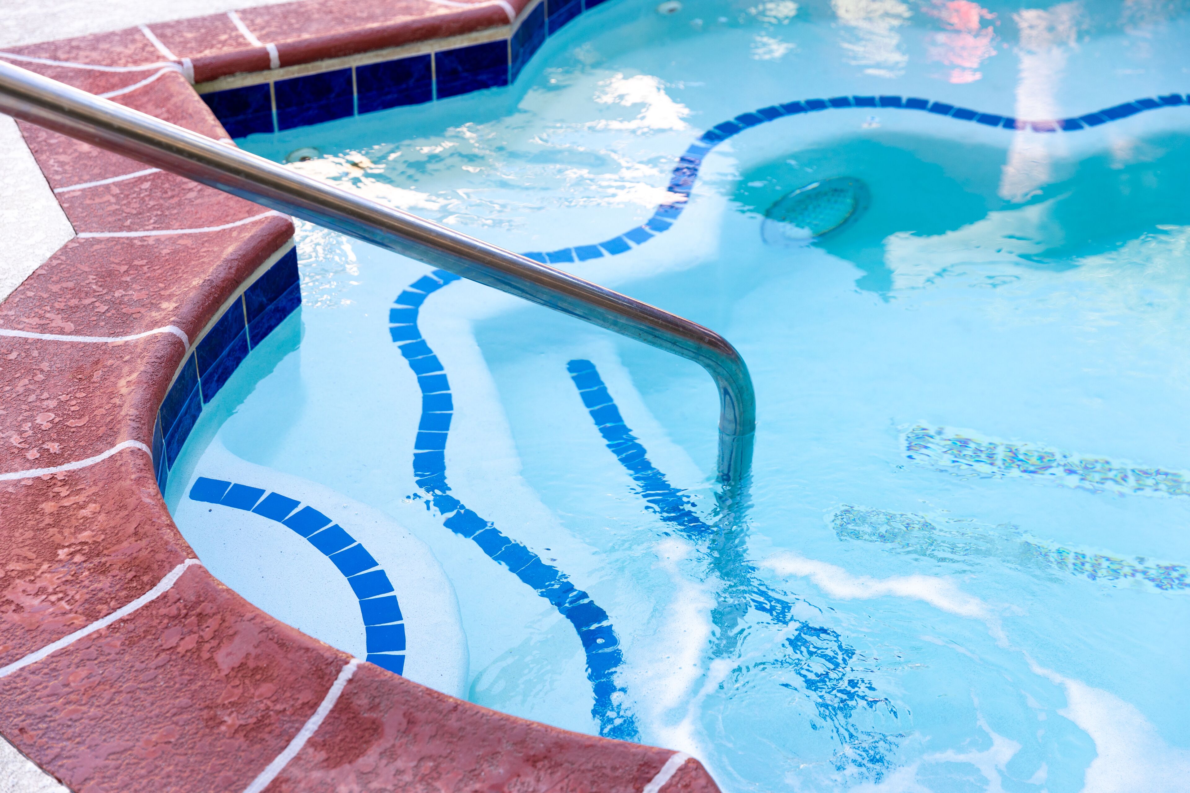 حمّام سباحة خارجي