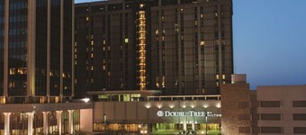 DoubleTree by Hilton Omaha Downtown