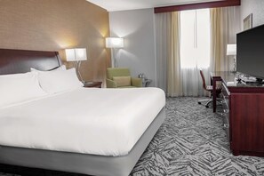 Premium bedding, desk, laptop workspace, iron/ironing board - DoubleTree by Hilton Omaha Downtown (Omaha)