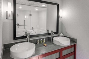 Literie de qualité, bureau, espace de travail pour ordinateurs portables