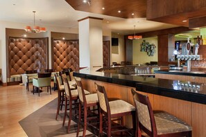 Pub - DoubleTree by Hilton Omaha Downtown (Omaha)