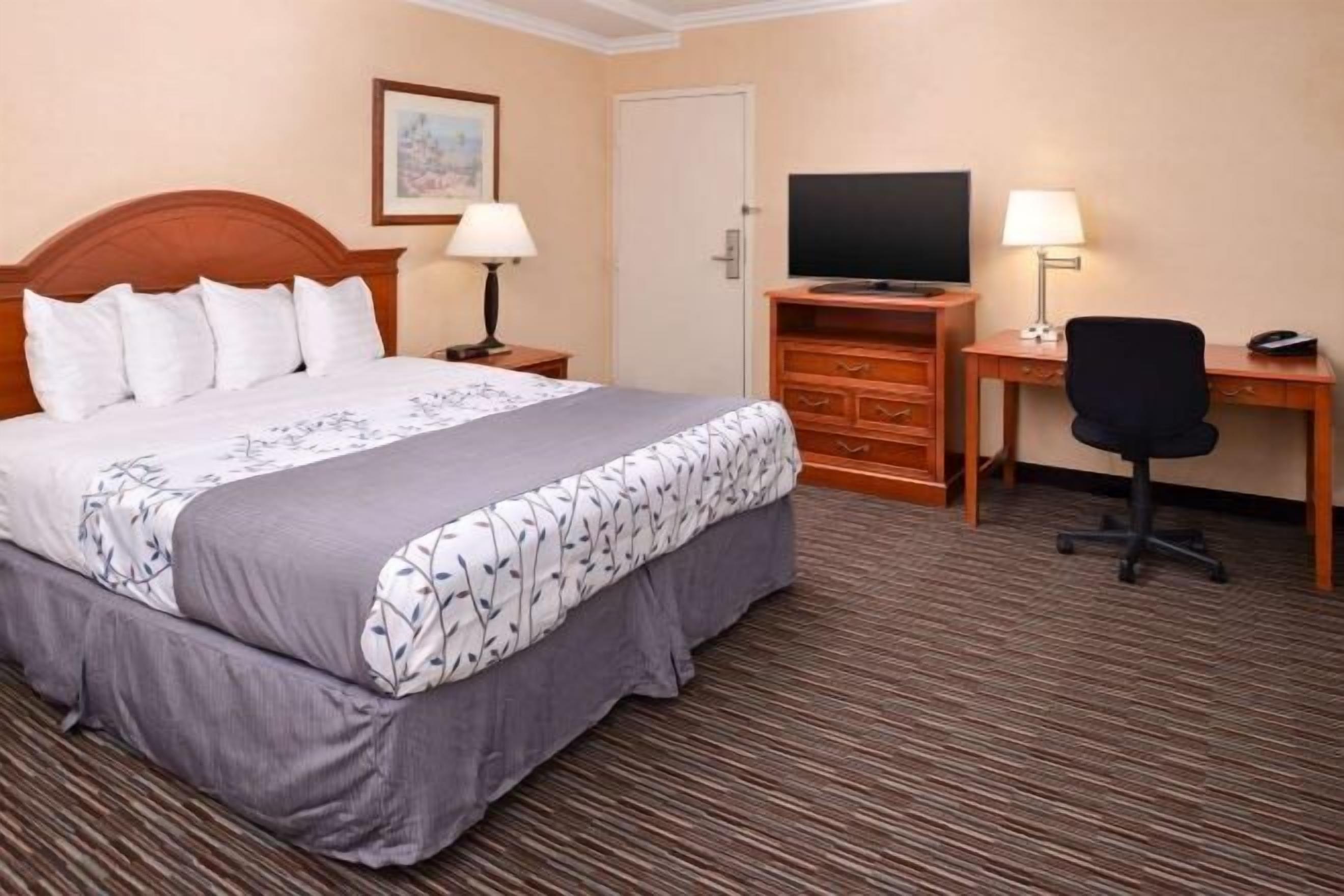 Caja fuerte, escritorio, espacio para trabajar con un portátil