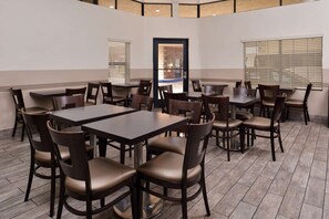 Café da manhã continental grátis