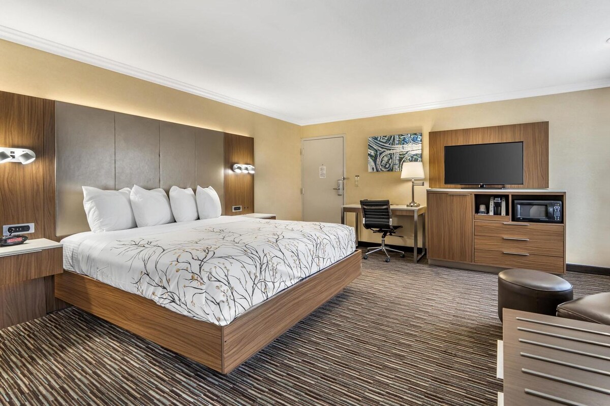 In-room safe, desk, laptop workspace, iron/ironing board