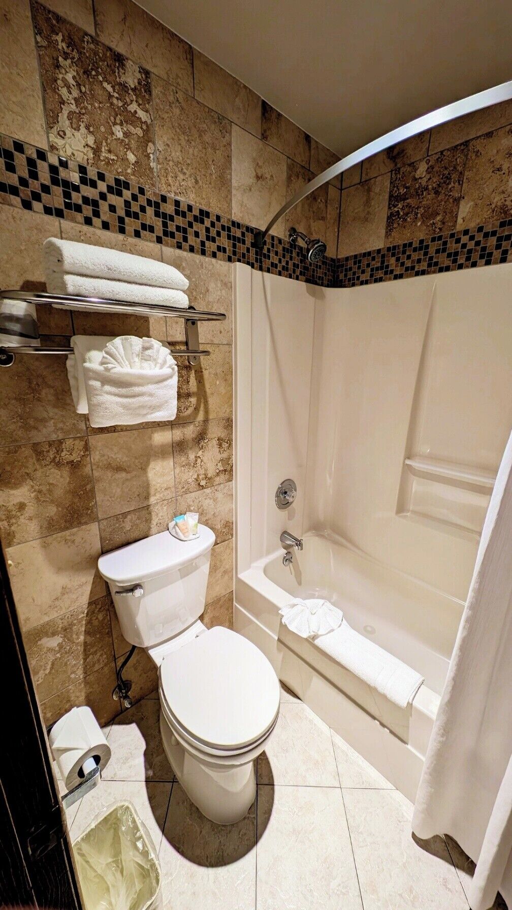 combined shower/bathtub, free toiletries, hair dryer, towels
