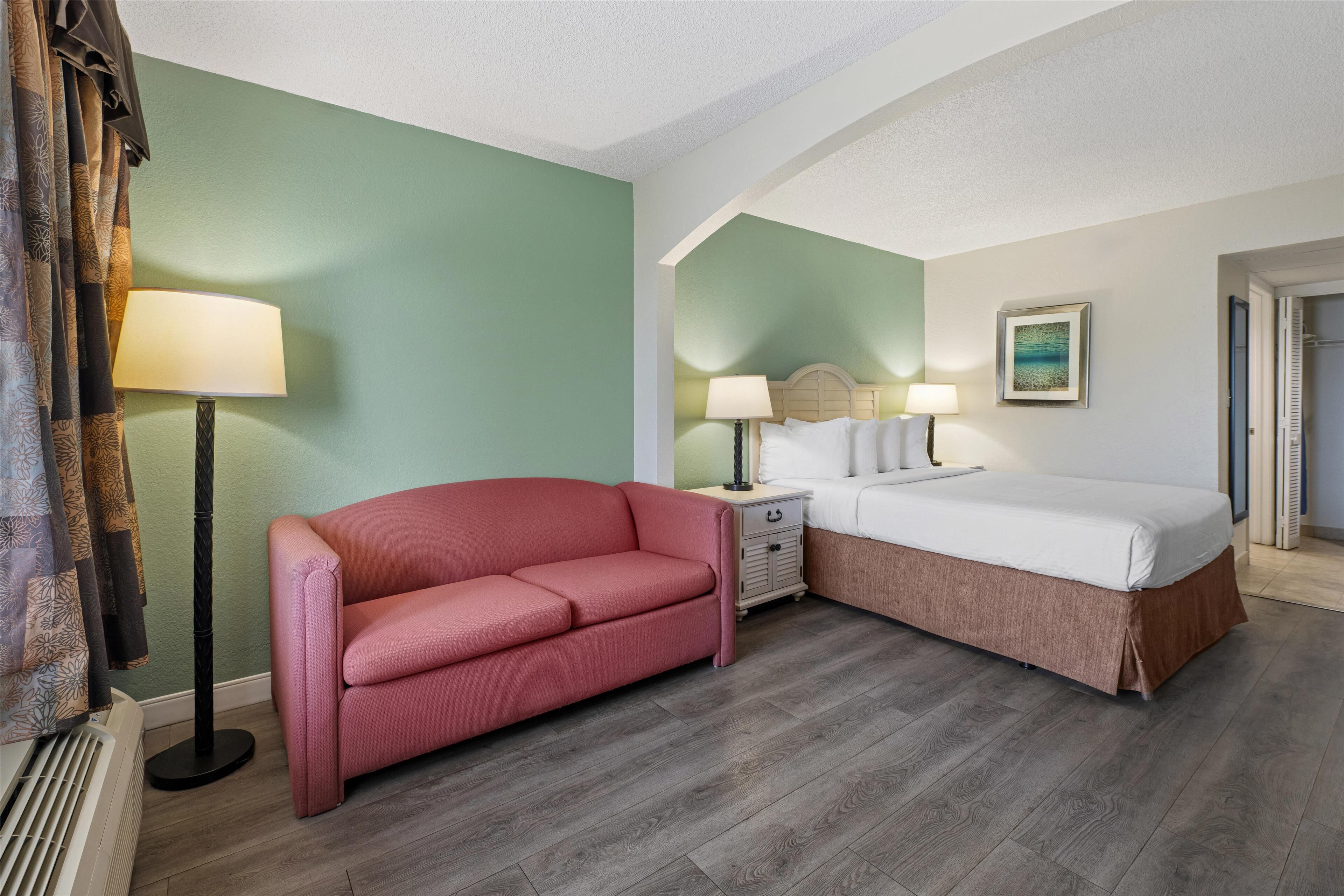 standard room, 1 queen bed, non smoking, refrigerator & microwave | 1 bedroom, premium bedding, in-room safe, laptop workspace