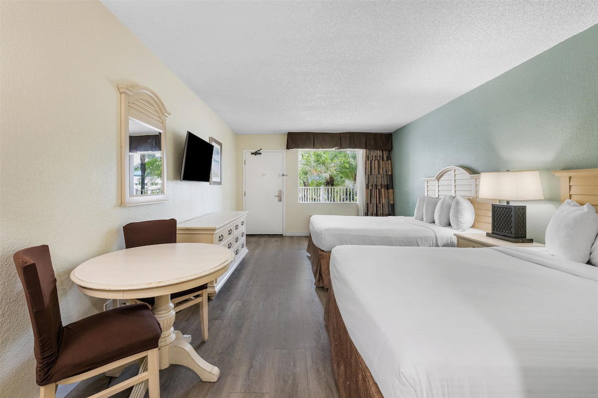 Premium bedding, in-room safe, laptop workspace, iron/ironing board