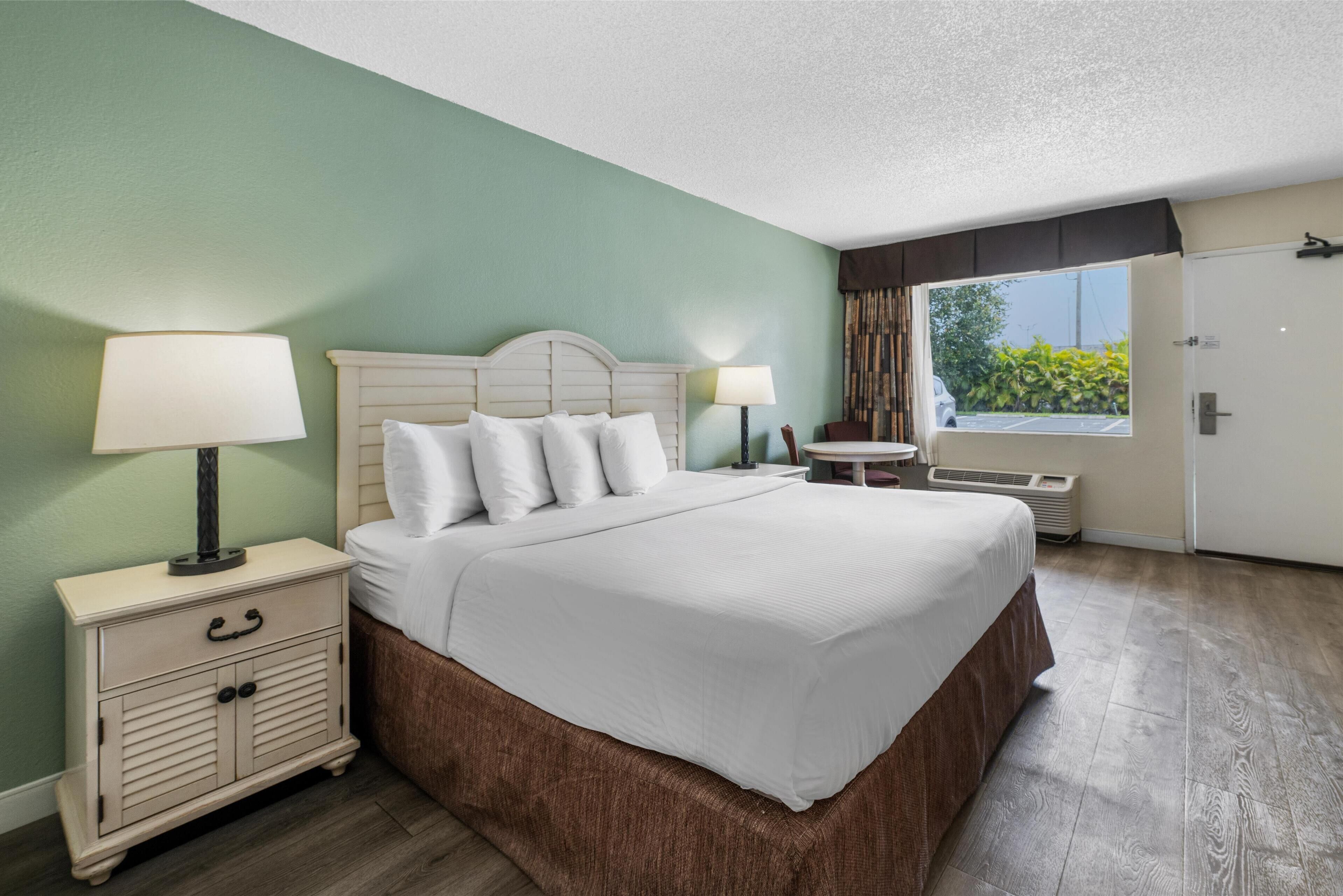 1 bedroom, premium bedding, in-room safe, laptop workspace