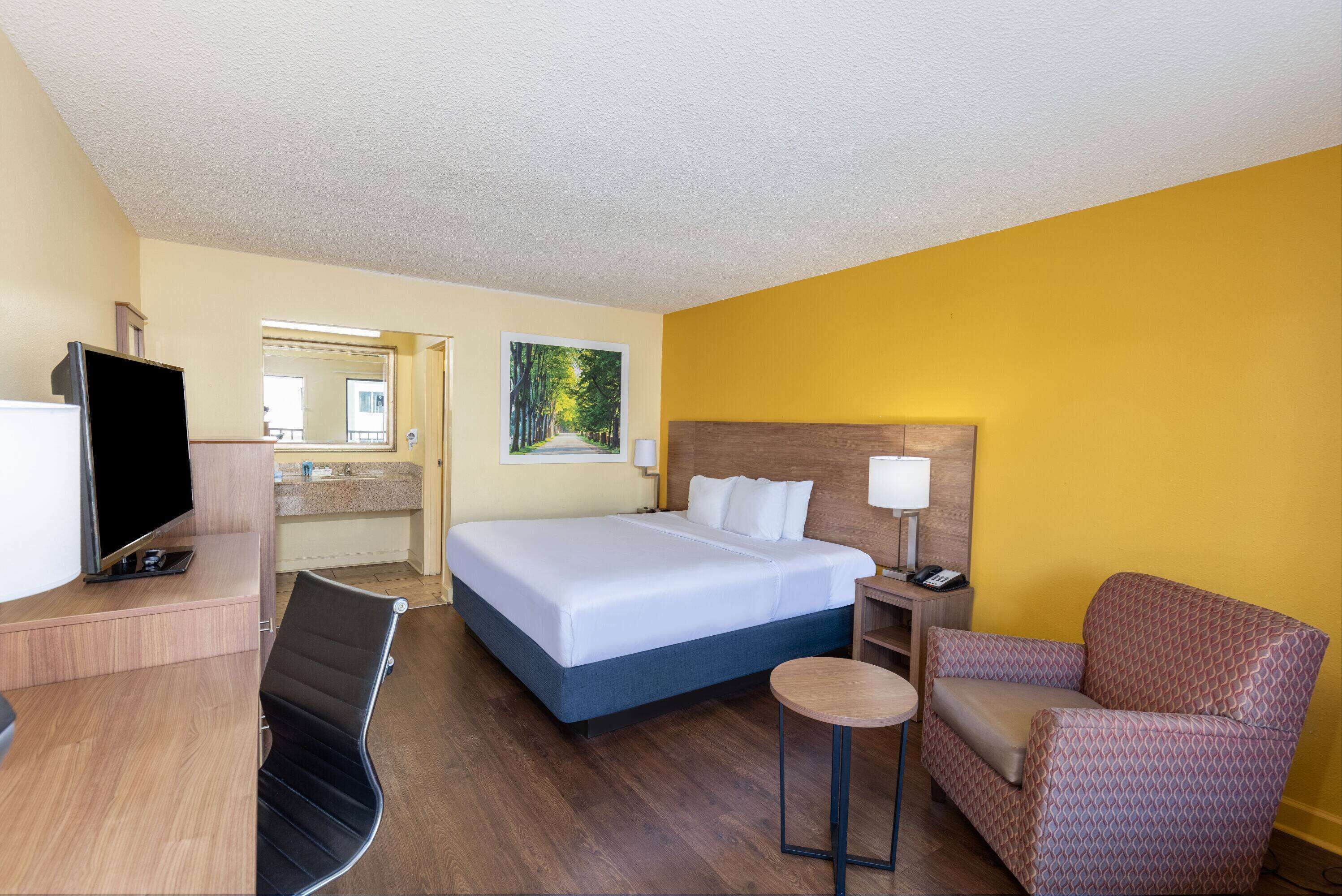 Standaard kamer, 1 kingsize bed | Een bureau, een strijkplank/strijkijzer, gratis babybedden, gratis wifi