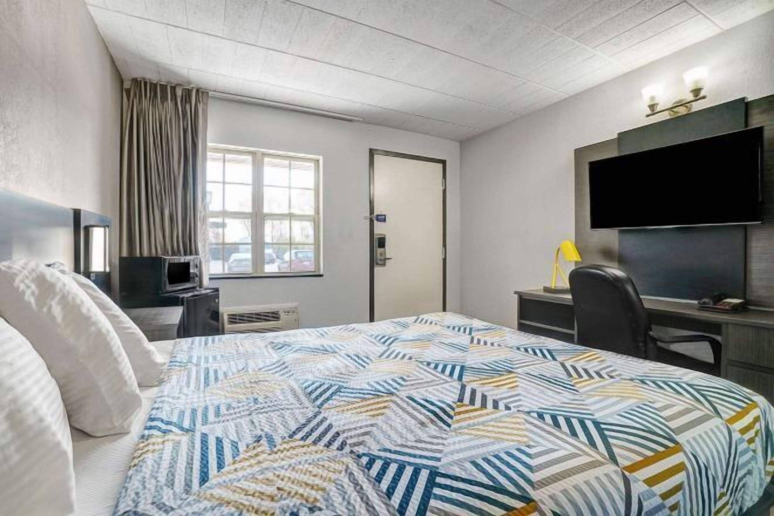 Meja kerja, ruang kerja ramah laptop, dan setrika/meja setrika