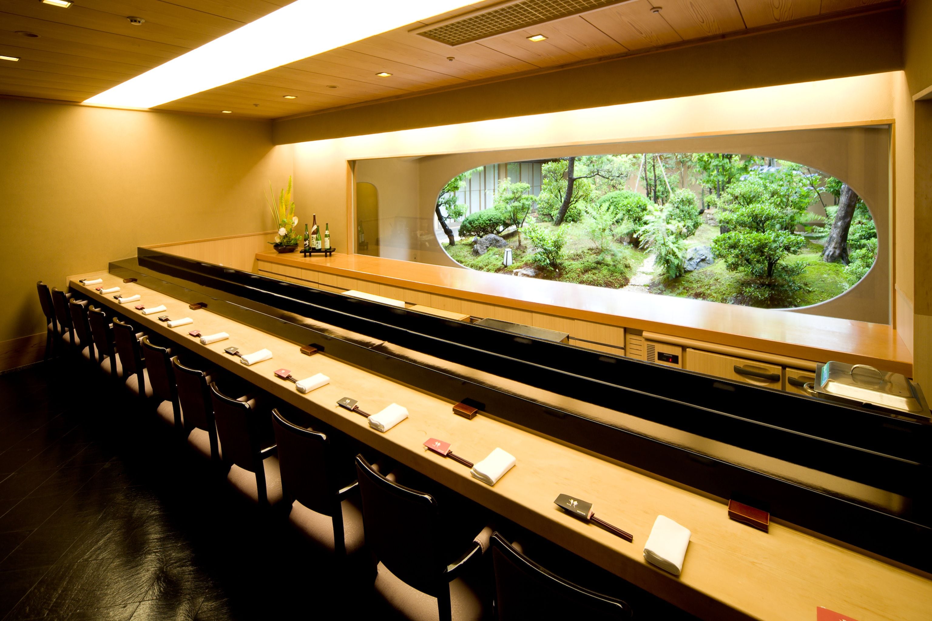 5 restaurants, breakfast, lunch, dinner served; japanese cuisine