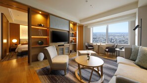 Suite Hollywood Twin Room, Non-Smoking, 64sqm | In-room safe, desk, free WiFi, bed sheets