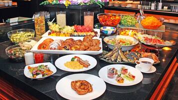 Daily buffet breakfast (JPY 4200 per person)