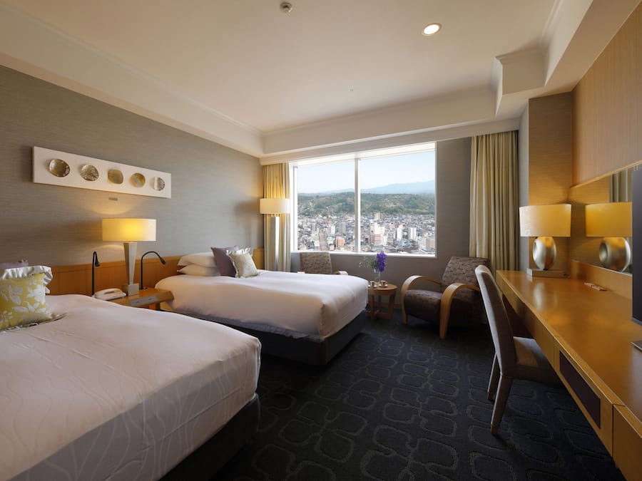 High Floor Luxe Twin Room, Non Smoking, 31sqm | In-room safe, desk, free WiFi, bed sheets
