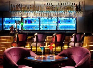 Bar (on property) - Regal Kowloon Hotel (Kowloon)