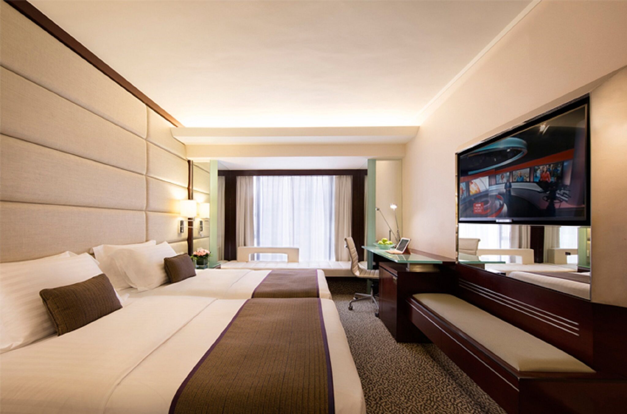 Hypo-allergenic bedding, minibar, in-room safe, desk
