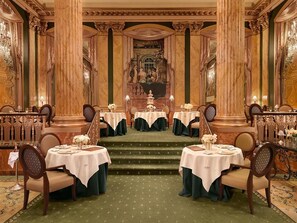 2 restaurants; breakfast, lunch, dinner, and brunch served
